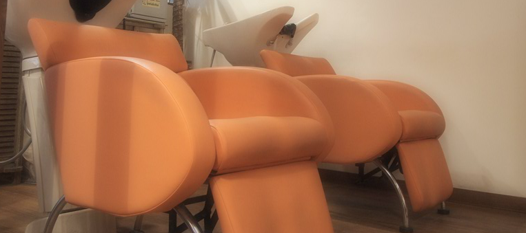 【堺東】≪未経験・通信生・新卒生OK≫≪2年半デビュー≫少人数制なのでオーナーさんから直接指導してもらえます◇理容師免許でも応募OK♪男女問わず幅広い年齢層のお客様が通われるアットホームサロン「hal Hair Works（ハルヘアーワークス）」からアシスタント（美容師）の求人☆★