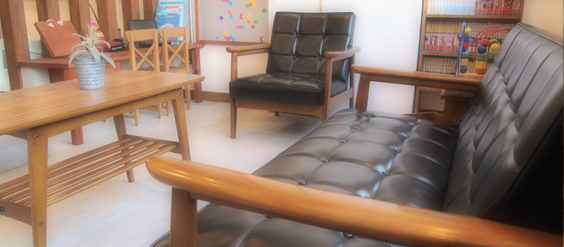 【堺東】≪未経験・通信生・新卒生OK≫≪2年半デビュー≫少人数制なのでオーナーさんから直接指導してもらえます◇理容師免許でも応募OK♪男女問わず幅広い年齢層のお客様が通われるアットホームサロン「hal Hair Works（ハルヘアーワークス）」からアシスタント（美容師）の求人☆★