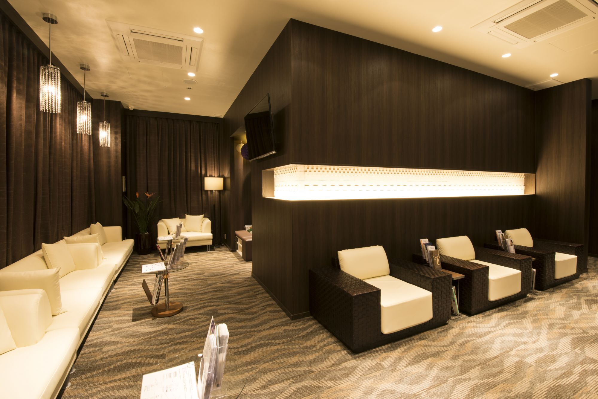 【草津】経験者さんに朗報！社会保険完備★実働8時間★完全週休2日★給与20万円スタート★クリニック併設のサロンです♪”麗ビューティー皮フ科クリニック（レイビューティーヒフカクリニック）”からアイリスト（アイデザイナー・まつ毛エクステ）の求人★★