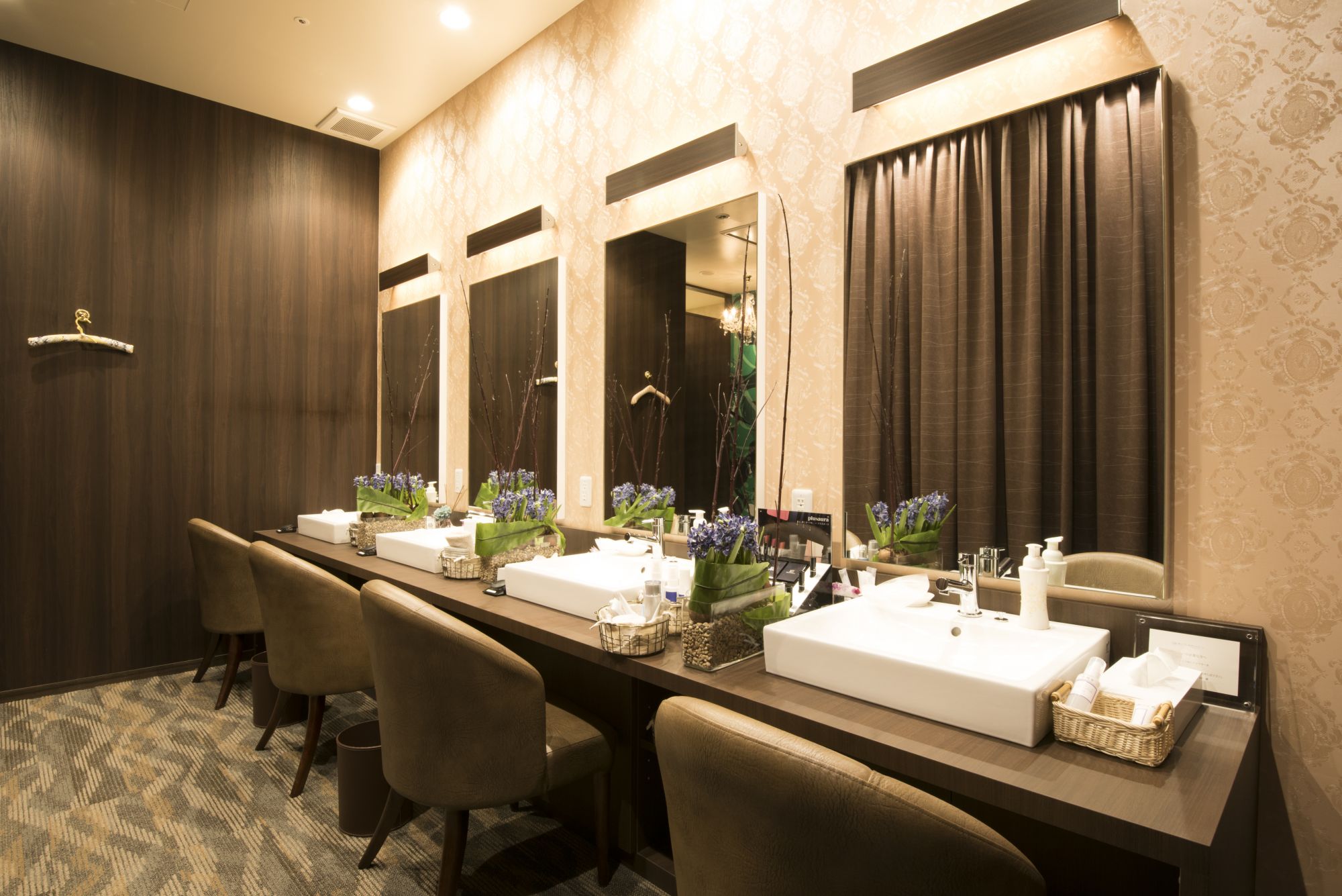 【草津】経験者さんに朗報！社会保険完備★実働8時間★完全週休2日★給与20万円スタート★クリニック併設のサロンです♪”麗ビューティー皮フ科クリニック（レイビューティーヒフカクリニック）”からアイリスト（アイデザイナー・まつ毛エクステ）の求人★★