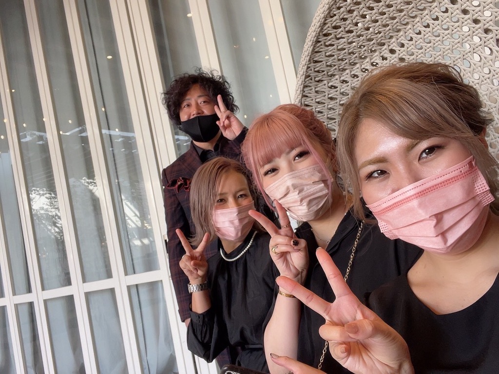 【喜志】≪社会保険完備≫≪月給25万円〜≫≪有給休暇あり≫アシスタントの内からお客様としっかり関われる環境☆頑張りに応じて歩合もあるのでやりがいもバッチリ♪3席のみのアンティーク調のプライベートサロン「PRAMEERA（プラメーラ）」からスタイリスト（美容師）の求人☆☆