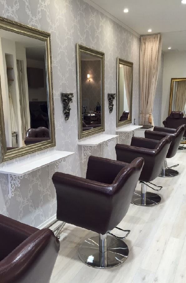 【西宮北口】≪社会保険完備◎≫≪営業中レッスンOKで営業終わりのレッスンは自由！≫≪デビューが早い！≫約2年ぐらいでデビュー出来る地域言密着型のオシャレサロン「fresca（フレスカ）」からアシスタント（美容師）の求人☆☆