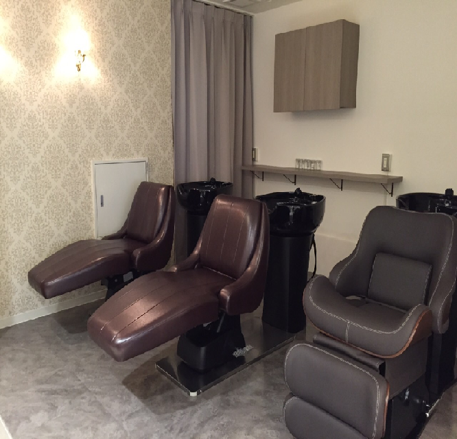 【西宮北口】≪社会保険完備◎≫≪営業中レッスンOKで営業終わりのレッスンは自由！≫≪デビューが早い！≫約2年ぐらいでデビュー出来る地域言密着型のオシャレサロン「fresca（フレスカ）」からアシスタント（美容師）の求人☆☆