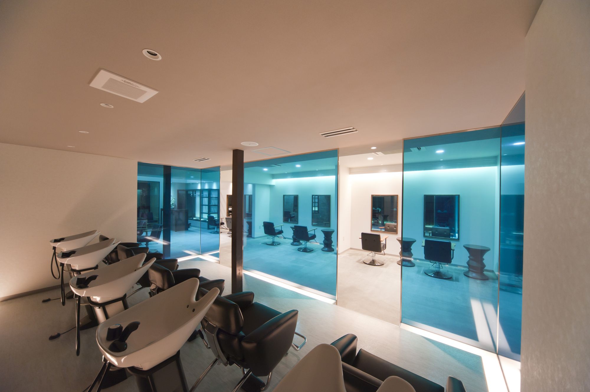 【烏丸】◇◆社会保険完備◆退職金制度あり◆住宅手当あり◆◇新商品や新メニューをドンドン取り入れ、最新のトレンドを発信!まつげエクステや着付けも学べます。幅広い分野で活躍できる美容師になりたいならココ♪Spin hair 高倉店(スピンヘアータカクラテン)からスタイリスト・Jr.スタイリスト(美容師)の求人☆★☆