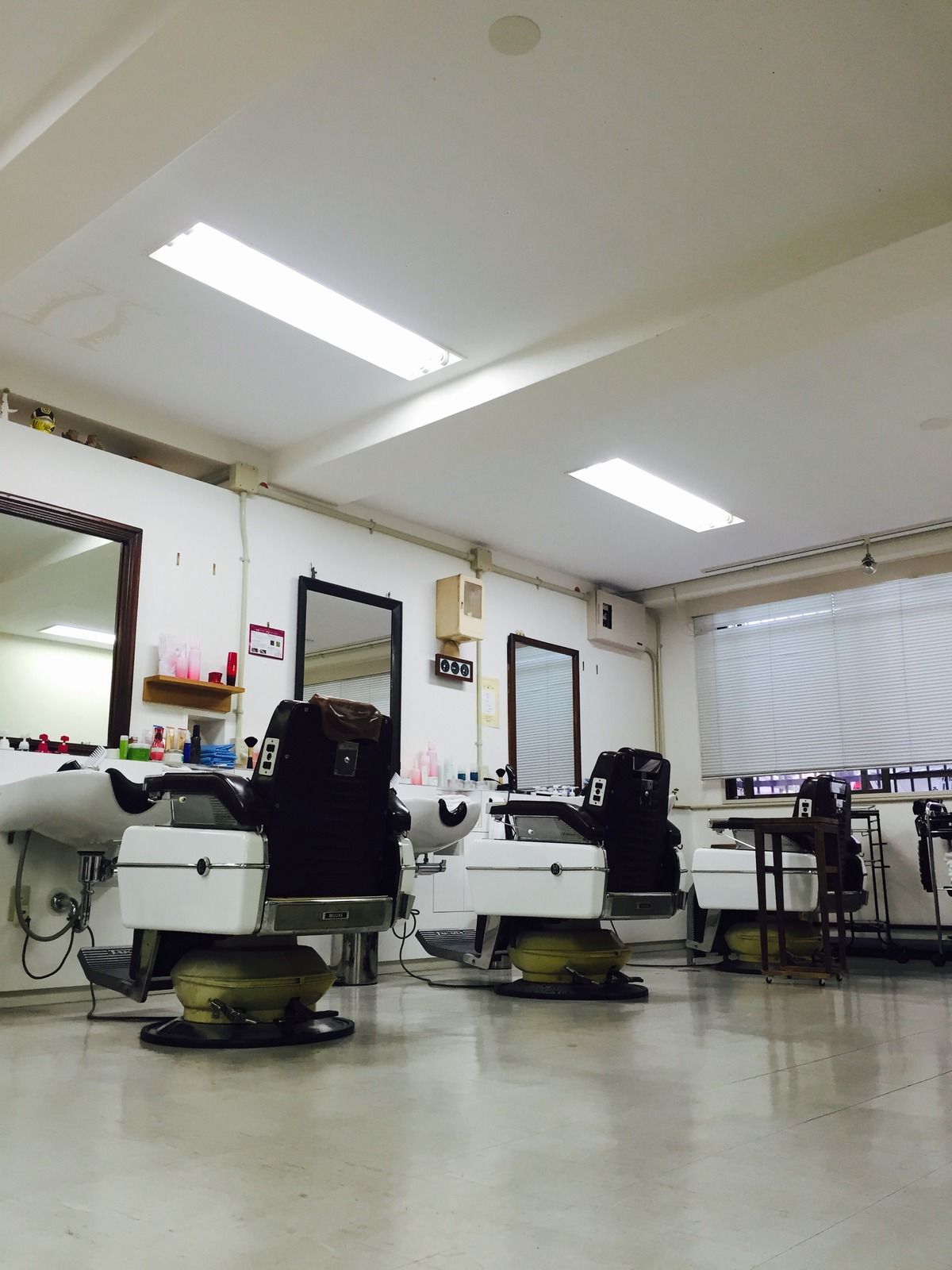 【薬院大通】≪社保完備≫≪未経験・通信生・新卒生OK≫ヘアケアに力を入れ、技術だけでなく、薬剤知識も学べる環境！！広々した空間でお仕事できる「chronicle（クロニクル）」からJr.スタイリスト（美容師）の求人★☆★