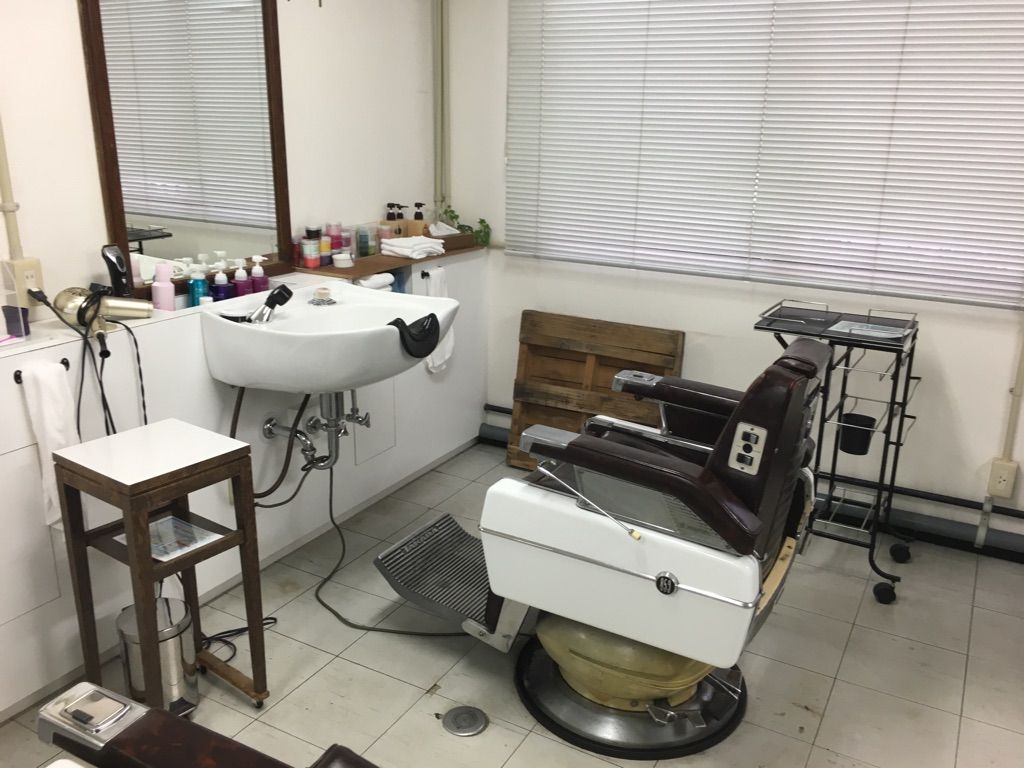 【薬院大通】≪社保完備≫≪未経験・通信生・新卒生OK≫ヘアケアに力を入れ、技術だけでなく、薬剤知識も学べる環境！！広々した空間でお仕事できる「chronicle（クロニクル）」からJr.スタイリスト（美容師）の求人★☆★