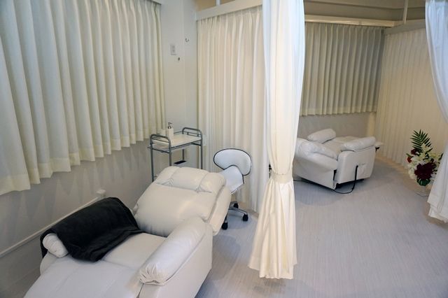 【梅田】≪完全週休2日制≫≪社会保険完備≫≪実働8時間≫基本給22万円〜☆完全週休2日制でプライベートも充実☆福利厚生も整い安心して長く働けるサロン”eyelash MOANA(アイラッシュモアナ)”からアイリスト(アイデザイナー・まつ毛エクステ)の求人☆☆