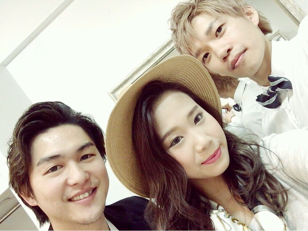 【梅田】≪月給20万円≫≪週休2日≫≪社会保険完備≫外国人風カラーに特化！幅広いカラー技術を学べます！笑顔と絆を大切にするサロン「ELMO highlight&gradation（エルモハイライトアンドグラデーション）」からアシスタント（美容師）の求人☆★☆