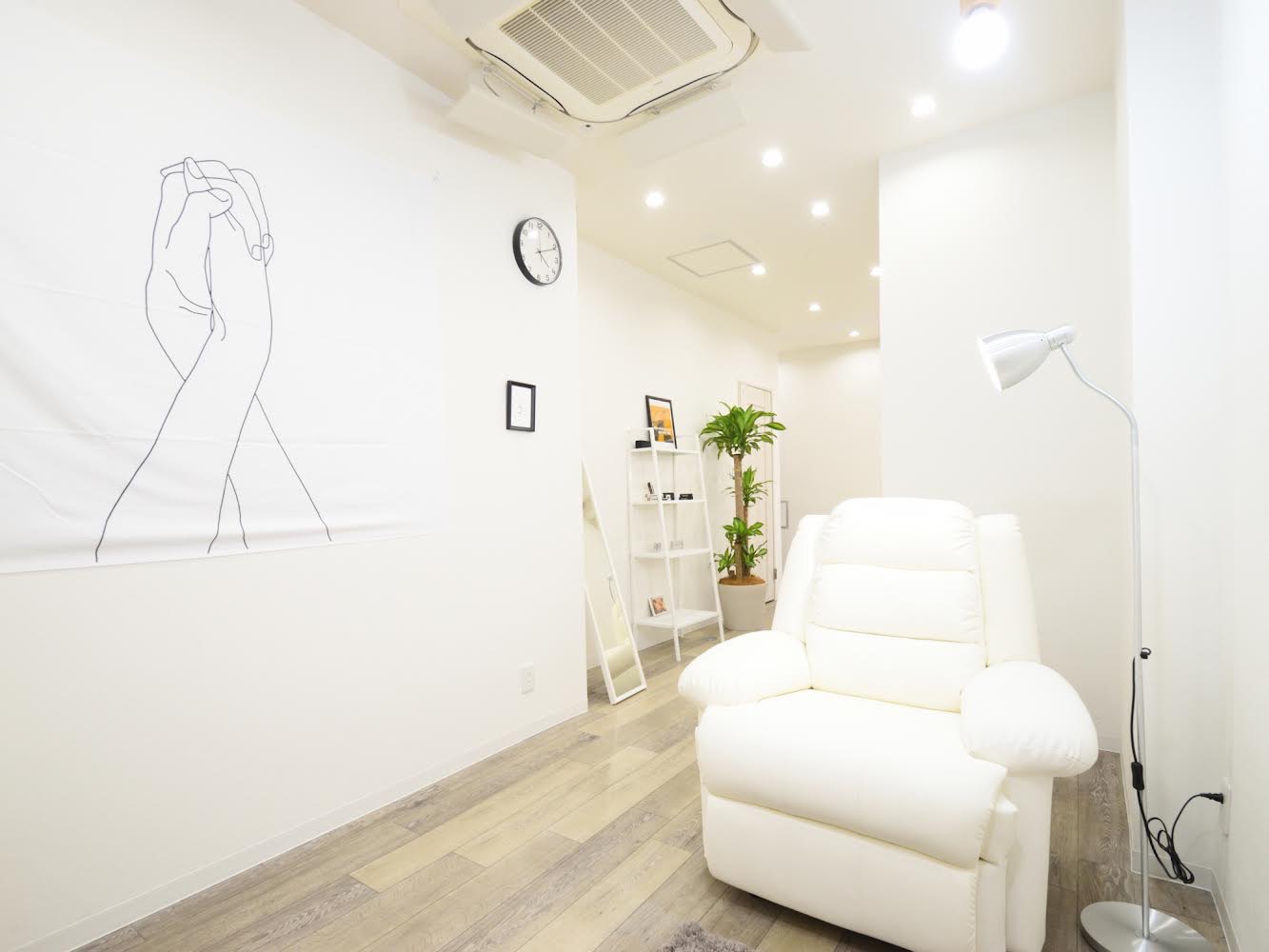 【天満】≪完全週休2日≫≪19時営業終了≫≪社会保険完備≫スタッフさんの頑張りは歩合でしっかり還元！仕事とプライベートのメリハリをつけて働けます！「nap eyelash 天満店（ナップアイラッシュテンマテン）」からアイリスト（まつげエクステ・まつげパーマ・アイブロウ）の求人★☆