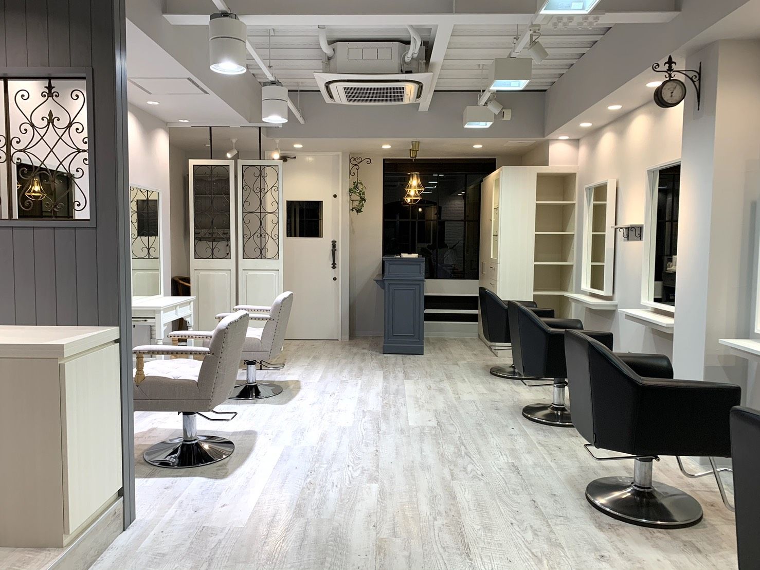 【富田】≪完全週休2日制!平均退社20時!社会保険完備可≫カット入客チャンスが多く、ゆったりお客様と関わっていくことが可能です!プライベートも大切にしながら働いていくことができますよ!「HAIR CARE DHK(ヘアケアディーエイチケー)」からスタイリスト(美容師)の求人☆★☆