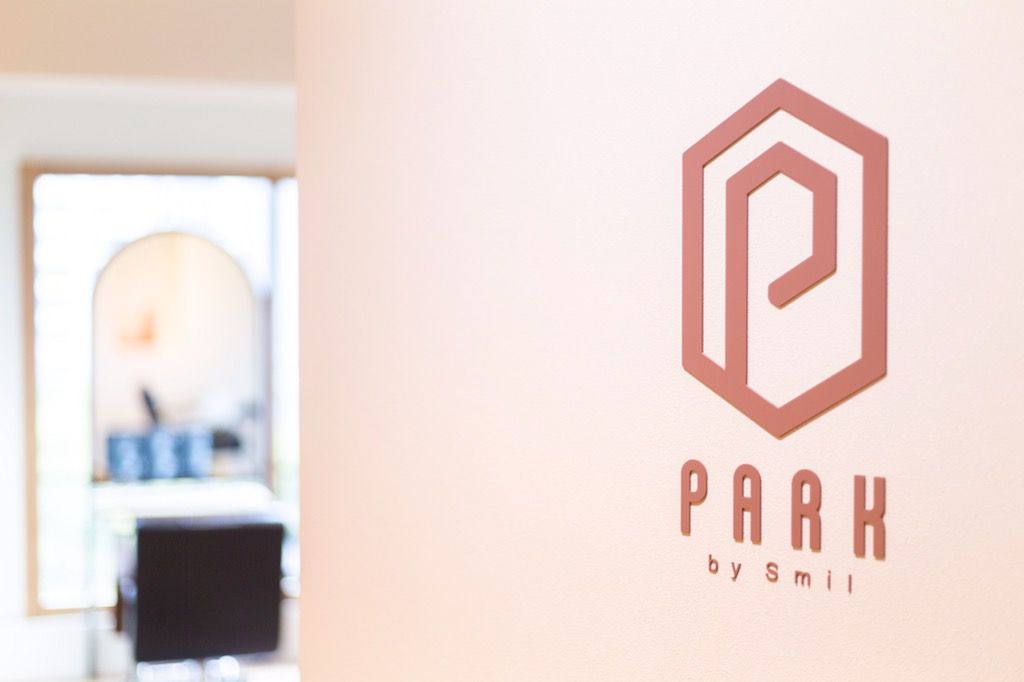 【谷町四丁目】≪22.5万円スタート≫≪社会保険完備≫≪完全週休2日制≫≪未経験・通信生・新卒生OK≫営業中の空いた時間でレッスン!マンツーマンで技術指導してもらえる環境です!ヘアケアや癒しメニューにも力を入れており、お客様がゆったり過ごせる美容室「PARK by smil(パークバイスミール)」からアシスタント(美容師)の求人☆★