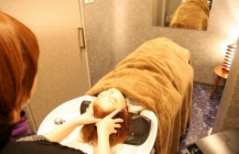 【心斎橋】≪アイラッシュ併設≫心斎橋からすぐの隠れ家サロン!レッスンはマンツーマンでオーナーさんからしっかり技術指導してもらえ、一つ一つの技術をしっかり習得してから入客できます!長年のファンが多い「vis-a-vis(ヴィサヴィ)」からアシスタント(美容師)の求人★☆