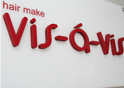 【心斎橋】≪アイラッシュ併設≫心斎橋からすぐの隠れ家サロン!レッスンはマンツーマンでオーナーさんからしっかり技術指導してもらえ、一つ一つの技術をしっかり習得してから入客できます!長年のファンが多い「vis-a-vis(ヴィサヴィ)」からアシスタント(美容師)の求人★☆
