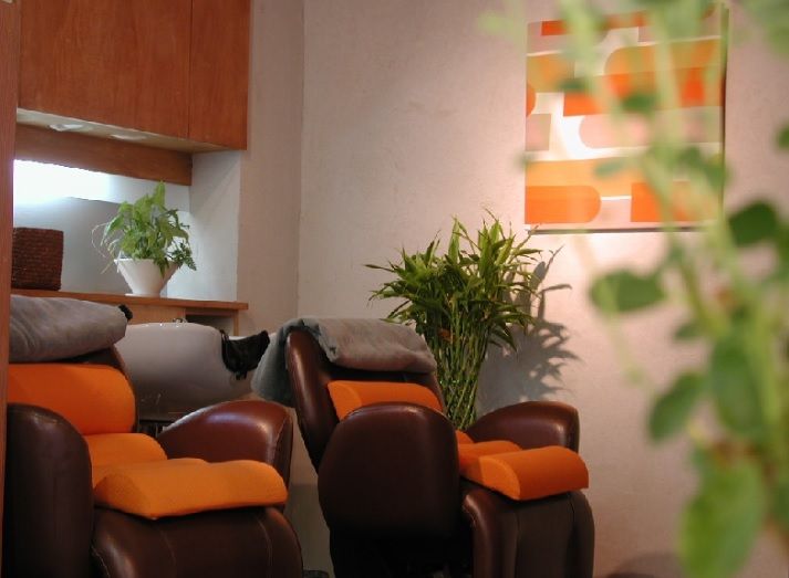 【博多駅】≪未経験・新卒生OK≫レッスンは営業前に行うので退勤時間が早いんです！オーナーさんから直接技術を学べるヘアサロン「Hair TERRACE（ヘアーテラス）」からアシスタント（美容師）の求人★☆