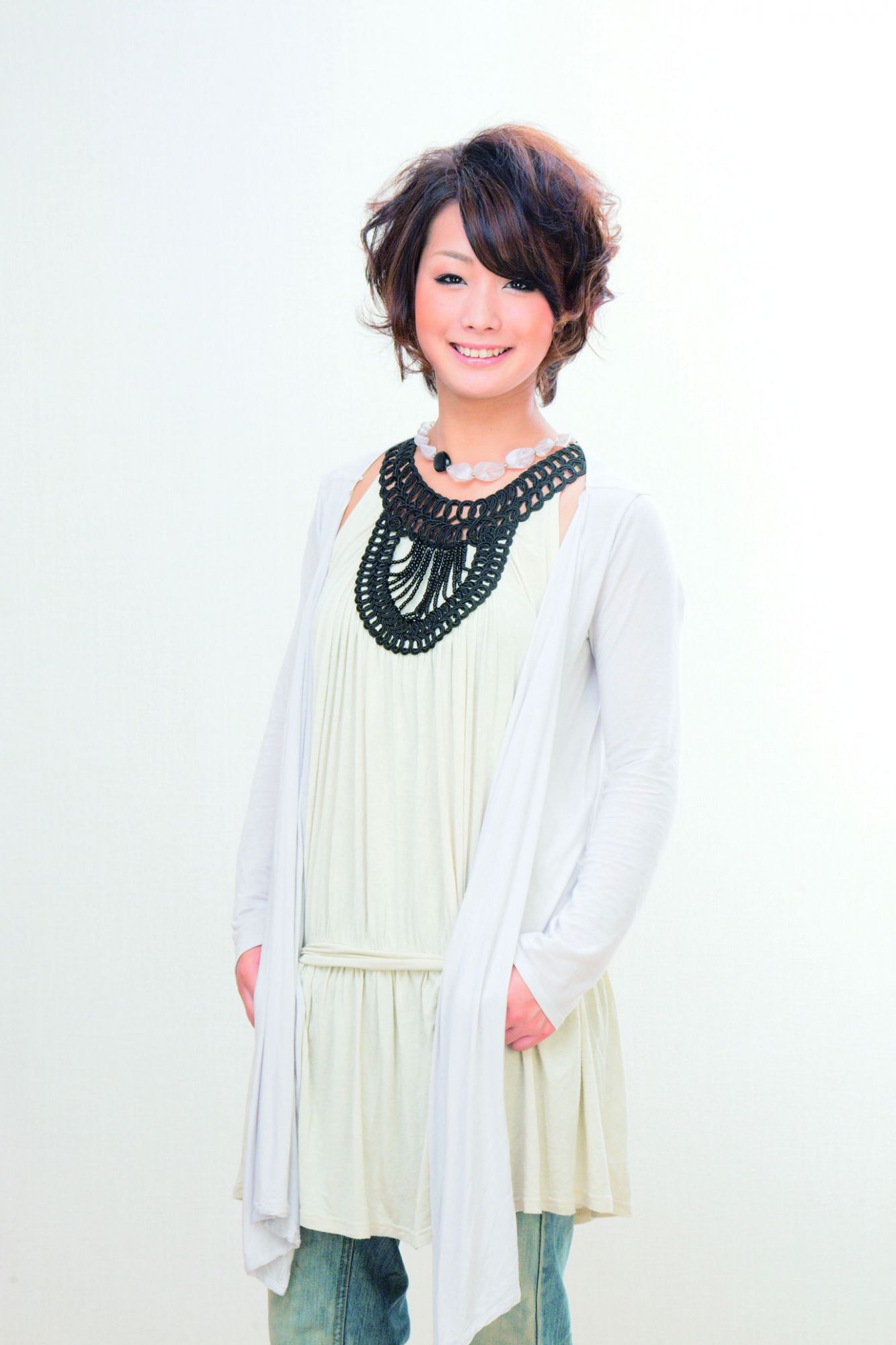 【阪急伊丹】≪月給25万円〜≫≪入客チャンス≫≪住宅手当あり≫安心の高待遇で長く働いてもらえます!!着付けやメイクなどの幅広い技術を学んで行ける地域密着型アットホームサロン“ATELIER MOVE(アトリエムーブ)”からスタイリストの求人☆★☆