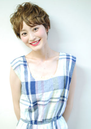 【中百舌鳥】≪社会保険完備≫≪2年半デビューカリキュラム≫嬉しい待遇面に含めレッスンも一人一人のスタッフさんに合わせてしっかり見てもらえる環境!「Rue de Noel(ルードノエル)」からアシスタント(美容師)の求人★☆