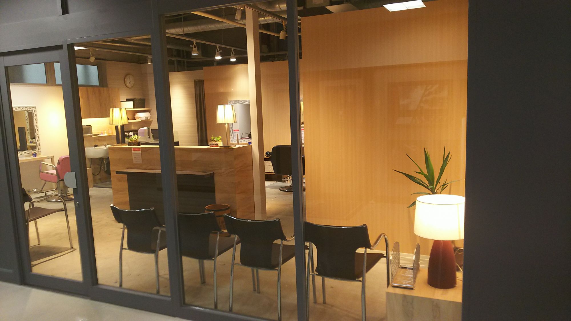 【姪浜】≪高月給スタート・お休み日数選択OK・社会保険完備・日曜日お休みOK≫充実した福利厚生で長くお仕事できる環境♪毎月多くのお客様がご来店される「WeCan 姪浜店（ウィキャンメイノハマテン）」からスタイリスト（美容師）の求人☆★