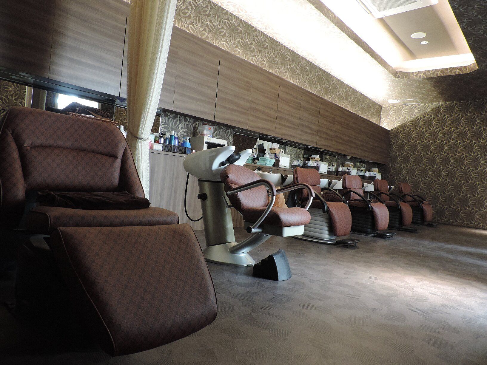 【和白】≪高月給スタート・お休み日数選択OK・社会保険完備・日曜日お休みOK≫充実した福利厚生で長くお仕事できる環境♪毎月多くのお客様がご来店される「CANDY BOX 和白店（キャンディボックスワジロテン）」からスタイリスト（美容師）の求人☆☆