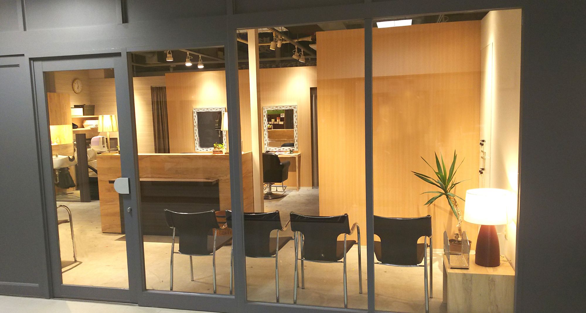 【姪浜】≪高月給スタート・お休み日数選択OK・社会保険完備・日曜日お休みOK≫充実した福利厚生で長くお仕事できる環境♪毎月多くのお客様がご来店される「WeCan 姪浜店（ウィキャンメイノハマテン）」からスタイリスト（美容師）の求人☆★