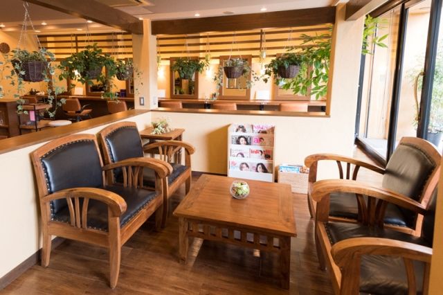 【岡町】社会保険完備・週休2日・平均退社20時と待遇面抜群★仕事とプライベートとでメリハリをつけて働くことが出来る地域密着型のアットホームサロン“Ciel(シエル)”からスタイリスト(美容師)の求人☆★