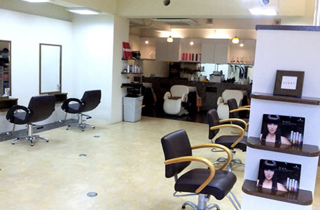 【小倉】≪3ヶ月に1度ボーナスあり≫店舗展開するファミリー層に人気のヘアサロン☆少人数制で地域密着&楽しくノビノビ働ける環境☆独立支援あり！hairs BERRY 小倉店（ヘアーズベリーオグラテン）からアシスタント（美容師）の求人★☆