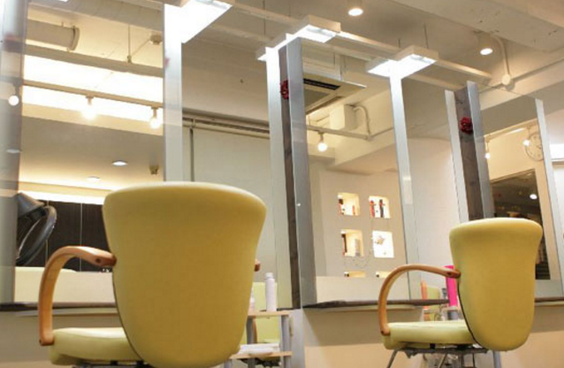 【椥辻】≪3ヶ月に1度ボーナスあり≫店舗展開するファミリー層に人気のヘアサロン！少人数制で地域密着&楽しくノビノビ働ける環境！独立支援あり！hairs BERRY 椥辻店（ヘアーズベリーナギツジテン）からアシスタント（美容師）の求人★☆