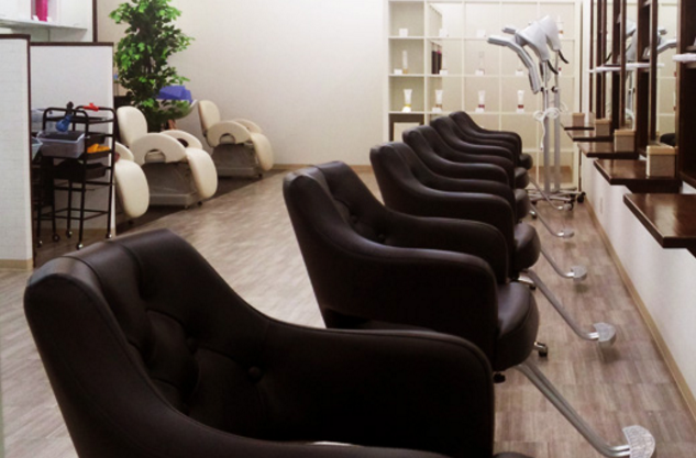 【藤森】≪3ヶ月に1度ボーナスあり≫店舗展開するファミリー層に人気のヘアサロン！少人数制で地域密着&楽しくノビノビ働ける環境！独立支援あり！hairs BERRY 藤森店（ヘアーズベリーフジノモリテン）からアシスタント（美容師）の求人★☆