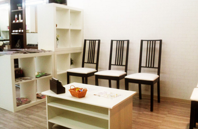 【藤森】≪3ヶ月に1度ボーナスあり≫店舗展開するファミリー層に人気のヘアサロン！少人数制で地域密着&楽しくノビノビ働ける環境！独立支援あり！hairs BERRY 藤森店（ヘアーズベリーフジノモリテン）からアシスタント（美容師）の求人★☆