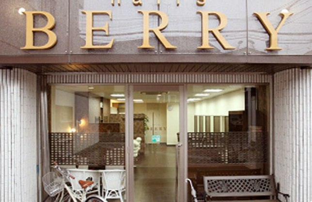 【桃山御陵前】≪3ヶ月に1度ボーナスあり≫店舗展開するファミリー層に人気のヘアサロン☆少人数制で地域密着&楽しくノビノビ働ける環境☆独立支援あり！hairs BERRY 伏見桃山店（ヘアーズベリーフシミモモヤマテン）からアシスタント（美容師）の求人★☆