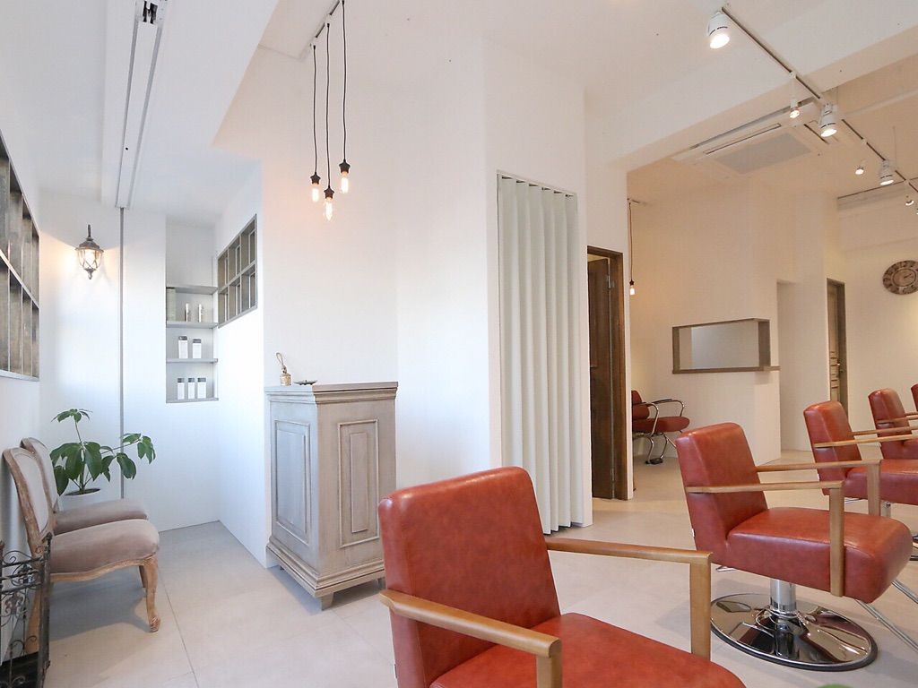 【南田辺】≪日曜日定休≫≪社会保険完備≫≪月給20万円スタート!!≫≪月8日休み≫≪未経験・通信生・新卒生OK≫プライベートとメリハリつけて働いていきたい方に!忙しいお店なのでどんどん実践でき、早期デビューも可能!「Aimer（エメ）」からアシスタント（美容師）の求人☆★☆