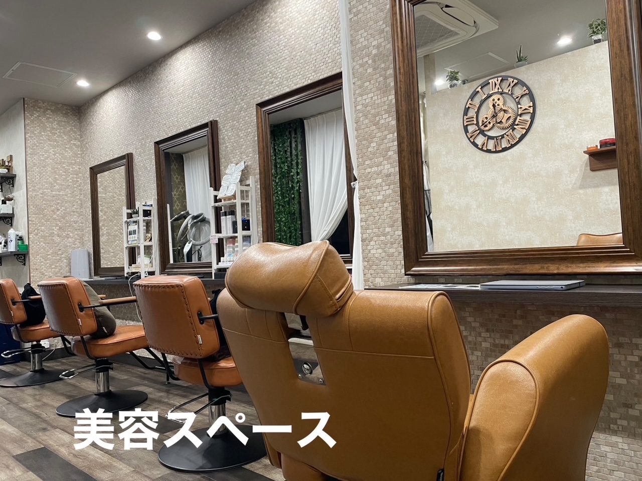 【扇町】≪月8日休み≫≪平均退社20時台≫≪最短2年以内にデビュー可能≫≪休憩1時間あり≫≪営業内レッスンあり≫≪社会保険完備≫技術力が高いサロンなのでレベルの高い技術習得が可能!シェービングやシャンプーだけやりたいという方も大歓迎!!「beauty & barber Bond(ビューティーアンドバーバーボンド)」からアシスタント(美容師・理容師)の求人☆★