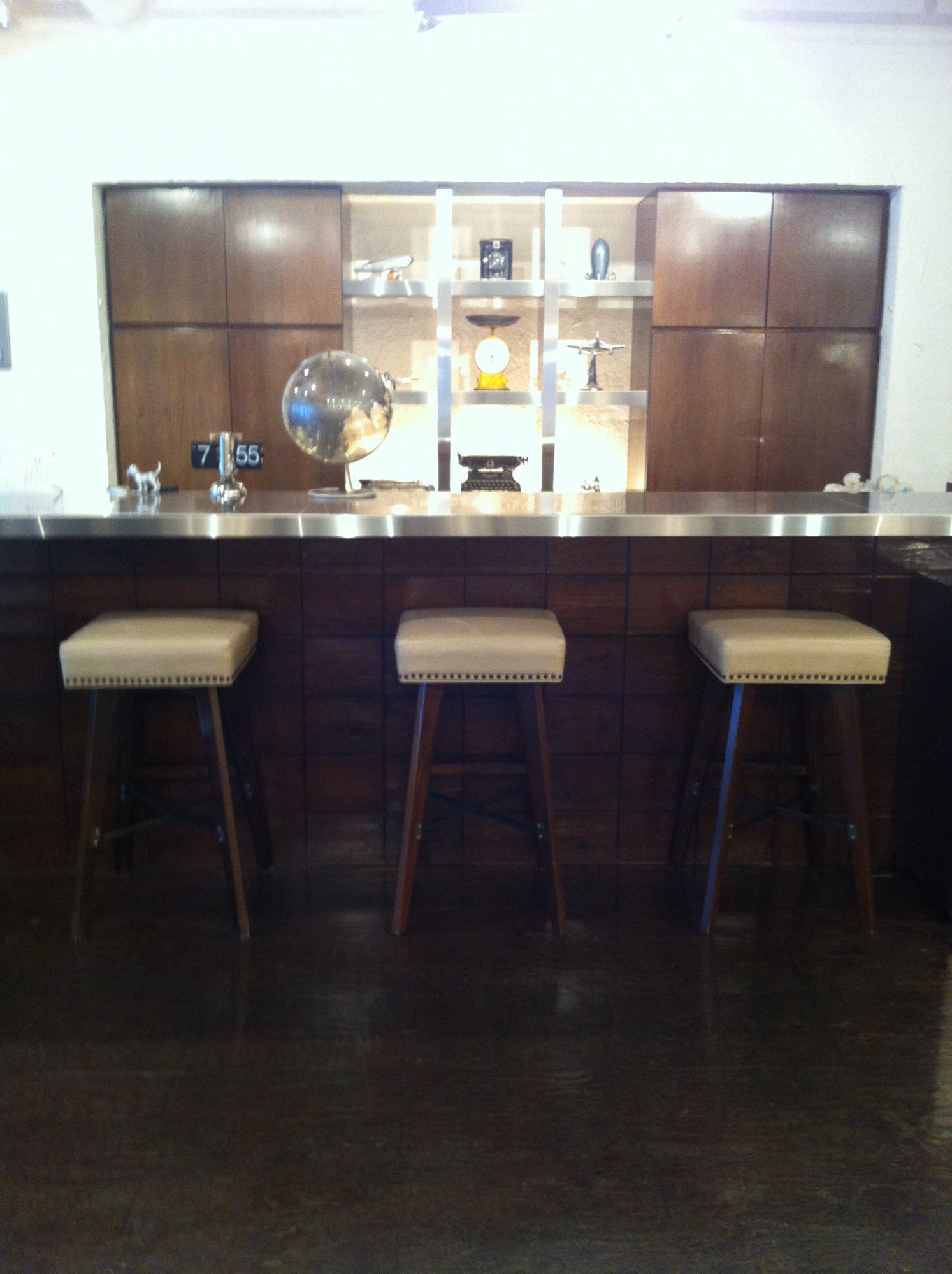 【逆瀬川】≪社会保険完備≫≪平均退社時間19:00≫遅くまで残る事はほとんどありません!!しっかり学べてプライベートも充実出来るアットホームなサロン!!“Pidgin（ピジン）”からアシスタント（美容師）の求人☆★