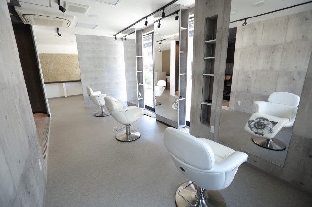 【摂津本山】≪お休み選択可能≫≪月1回土日休みOK≫≪平均19時退社≫≪お給料19万円スタート≫とプライベートも充実できる！オーナーさんから直接レッスンを学べる環境！小規模サロン“i-go（イーゴ）”からアシスタント（美容師）の求人☆☆