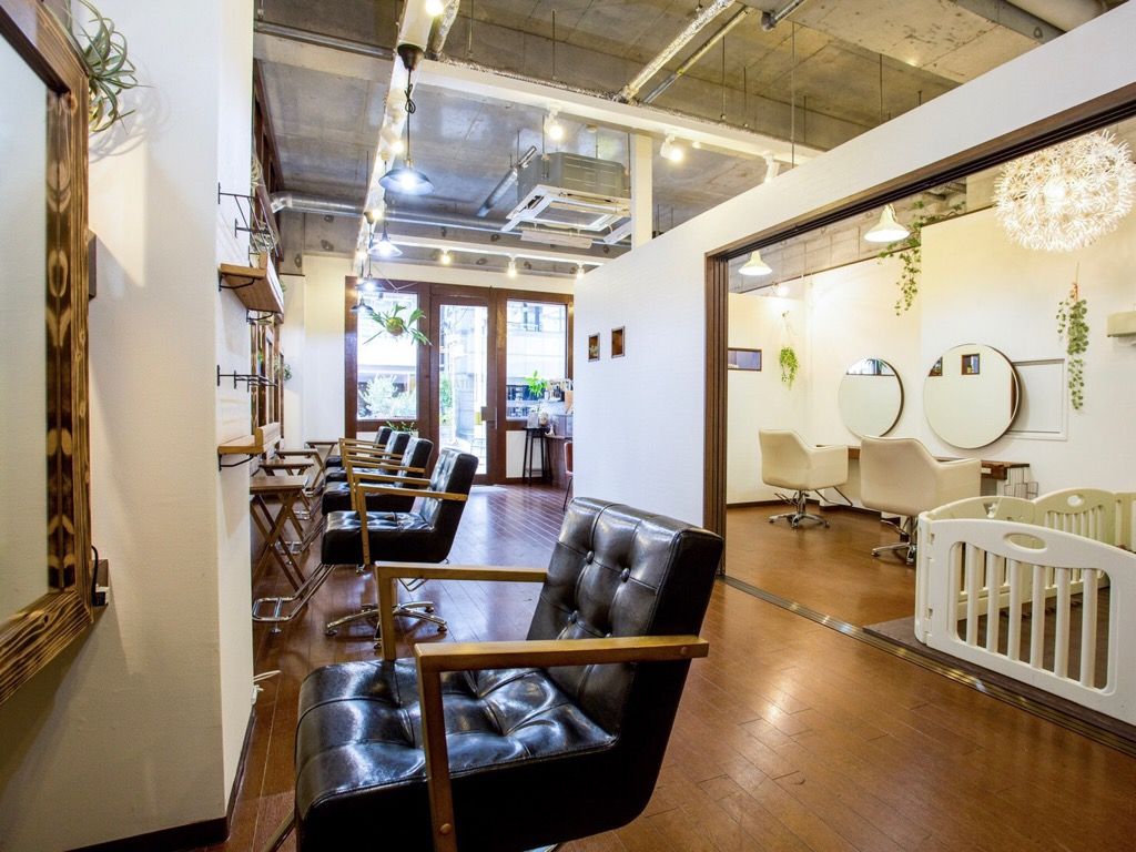 【上本町】≪完全週休二日制≫入客チャンス大!店内とスタッフさんの雰囲気が暖かく、働きやすい!プライベートも充実できる「JITA(ジタ)」からスタイリスト(美容師)の求人☆☆