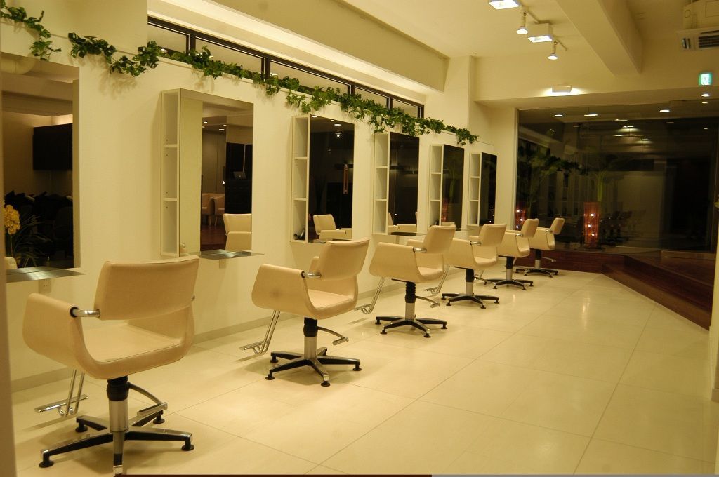 【箕面】確かな技術と心地よい接客で当たり前の事を高いレベルでこなす本格志向のサロン「hair comfort」からアシスタント（美容師）の求人！どこのサロンにいっても通用する『王道の美容師』になれますよ☆★☆