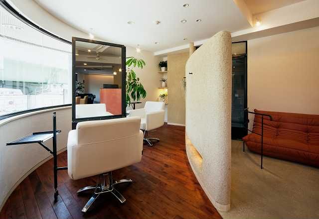 【塚本】≪平均退社20時≫≪下がらない給料体制≫≪入客チャンスあり≫!!着付け、メイク、マツエクなど様々な技術も学べます!!地域のお客様から愛されるアットホームサロン!!“dekujin（ジェクイン）”からスタイリスト（美容師）の求人★☆