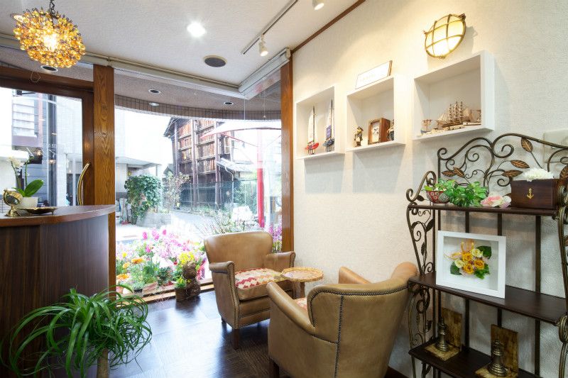 【河内小阪】◇◆社会保険完備◆住宅手当あり◆◇元気と笑顔あふれるアットホームサロン!完全マンツーマンのレッスンで着実に成長していけます。着付けやメイクも学べちゃう「スカーレット(スカーレット)」からアシスタント(美容師)の求人☆★☆