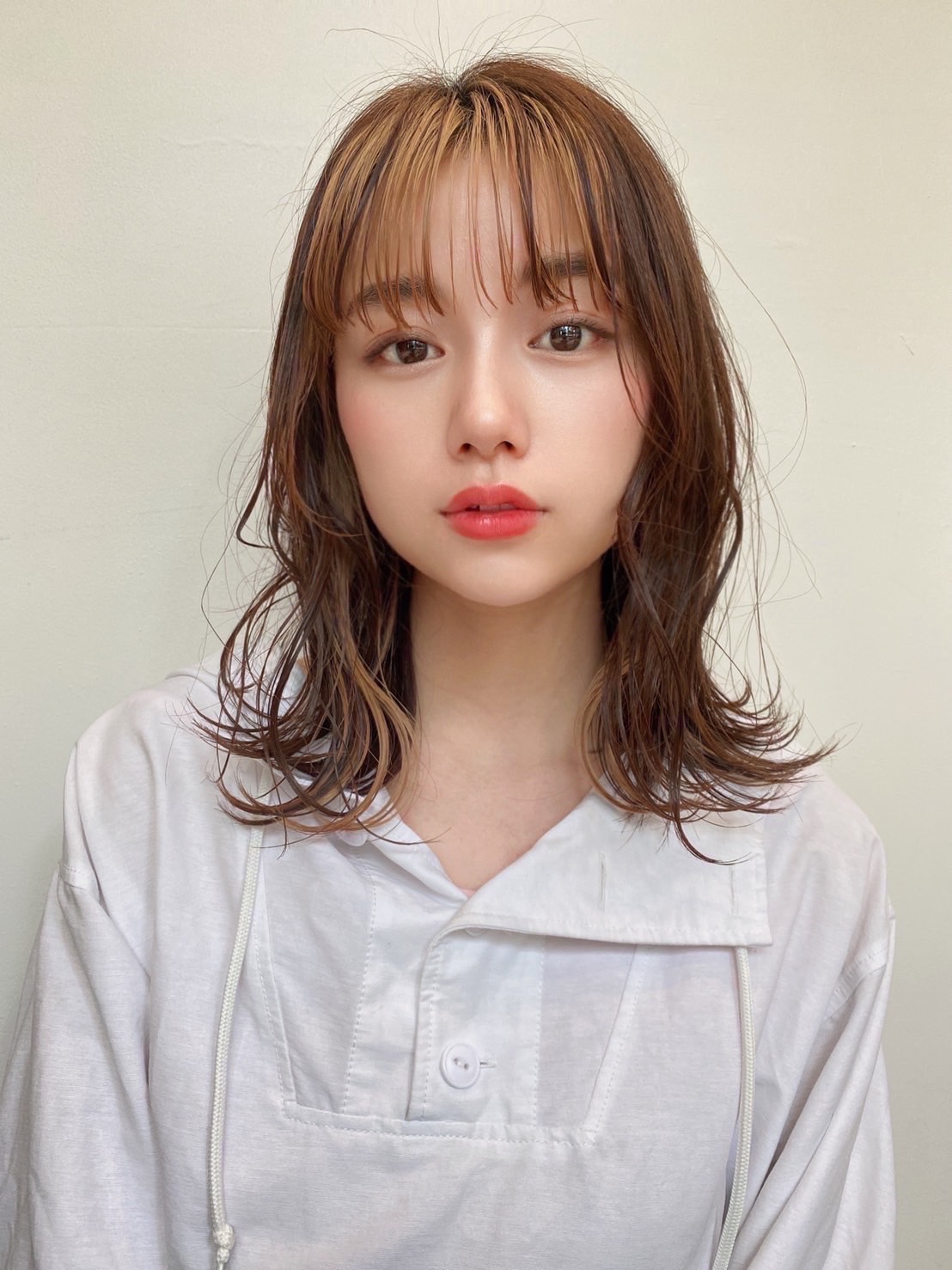 【梅田】≪月8,9日休み&有給休暇あり≫≪社会保険完備≫≪ 最短1年半デビュー≫ 輝き愛される美容師へ成長できる人気ヘアサロン!女性スタッフが多く活躍しているサロン!充実の福利厚生と好条件が整い安心して長く働ける環境です!「fosta 大阪梅田店(ホスタオオサカウメダテン)」からアシスタント(美容師)の求人☆★