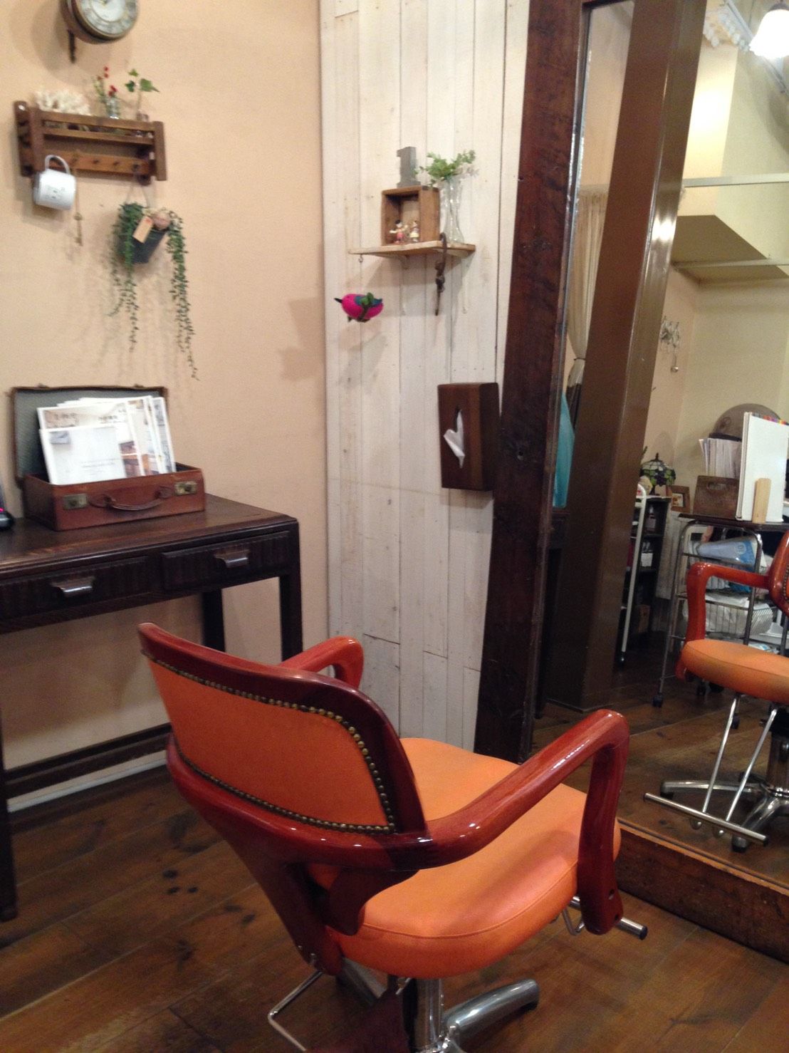 【和泉中央】≪完全週休二日制≫≪月給23万円スタート≫仕事もプライベートも充実させていきましょう！お客様との距離が近く店内はいつも明るい雰囲気！お客様としっかり向き合う髪質改善サロン「Andante（アンダンテ）」からスタイリスト（美容師）の求人★☆