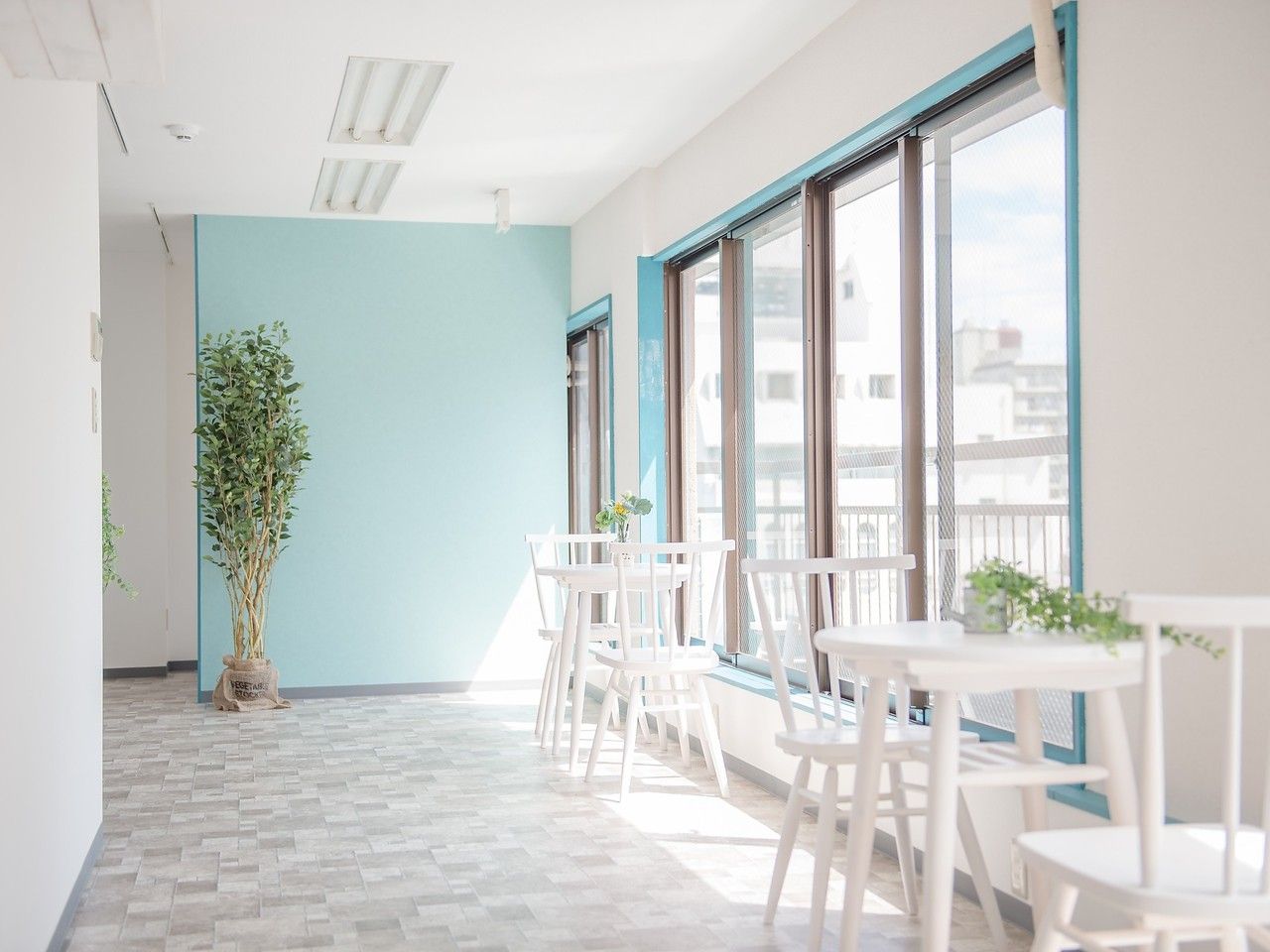 【川口駅】≪未経験から研修OK≫≪月25万円以上も可能≫≪月8日休み選択OK≫≪有給休暇あり≫≪実働8時間≫≪社会保険完備≫好条件と福利厚生によりプライベートも充実できるアイラッシュサロン！「Lupinus 川口（ルピナスカワグチ）」からアイリスト（まつげエクステ・まつげパーマ）の求人☆☆