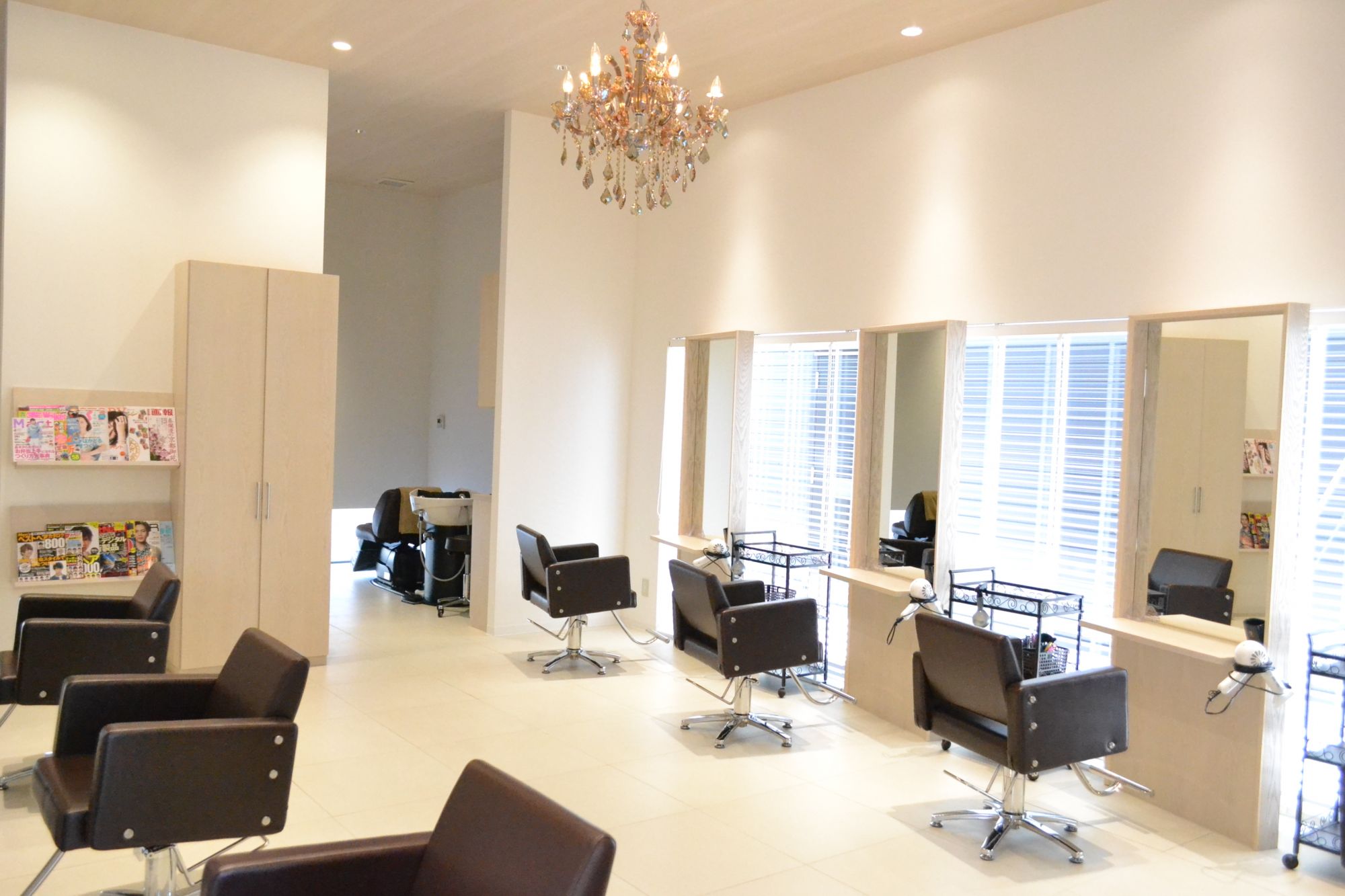 【香椎照葉】≪社会保険完備≫≪完全週休2日制≫≪月給21万円～≫ヘアーケア・エイジングケアに力を入れお客様と長いお付き合いをしている「Neivs hair 香椎照葉店（ネイヴスヘアーカシイテリハテン）」からスタイリスト（美容師）の求人☆★