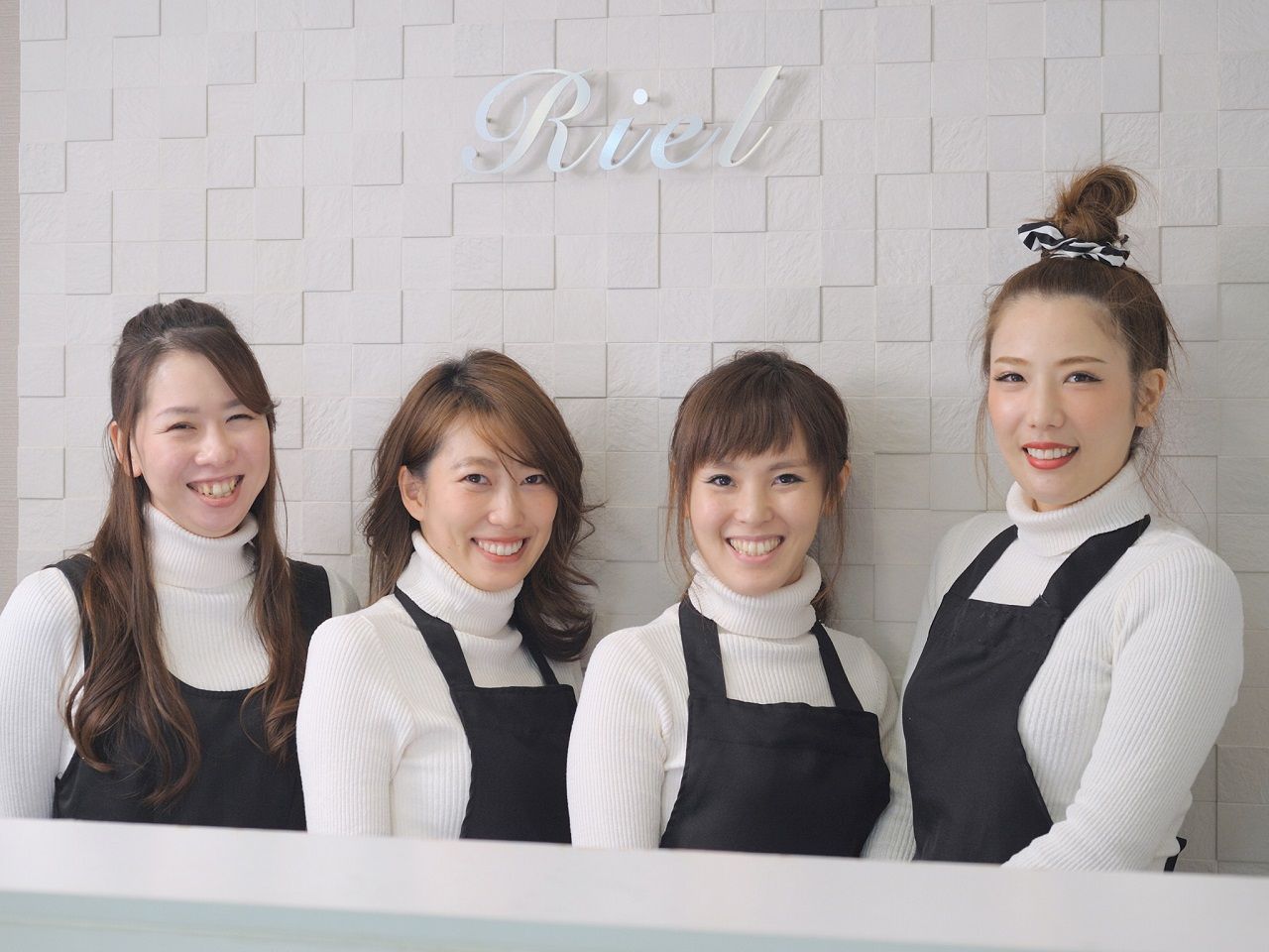 【京橋】≪未経験OK≫≪実働8時間≫≪働くママも歓迎≫≪店長候補も歓迎!!!≫アクセス良好！人間関係も良くアットホームなサロン！可愛くおしゃれな店内が魅力的Riel（リエル）からアイリスト（アイデザイナー・まつ毛エクステ）の求人☆☆