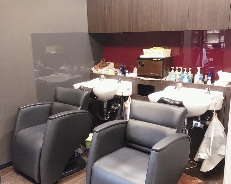 【羽倉崎】≪月給25万円以上可能≫≪土日休みも応相談≫≪社会保険あり≫カットカラー2時間枠！マンツーマン接客なのでやりがいもバッチリです。遅くまで残ってミーティングやレッスンなどもありません！「Atlantis 羽倉崎店（アトランティスハグラザキテン）」からスタイリスト（美容師）の求人☆★