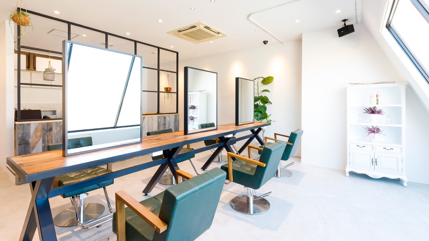 【大橋駅】≪保証給あり・19時以降歩合UP・無償保育園あり・独立支援制度、FC制度あり・ブライダルヘアメイク可能≫完全歩合制（フリー40％／指名50％還元）★月30万円以上や週休2日制など働き方を選べる時代！！「SOHO hair&botanical 大橋（ソーホーヘアーアンドボタニカルオオハシ）」からスタイリスト（美容師）の求人★☆