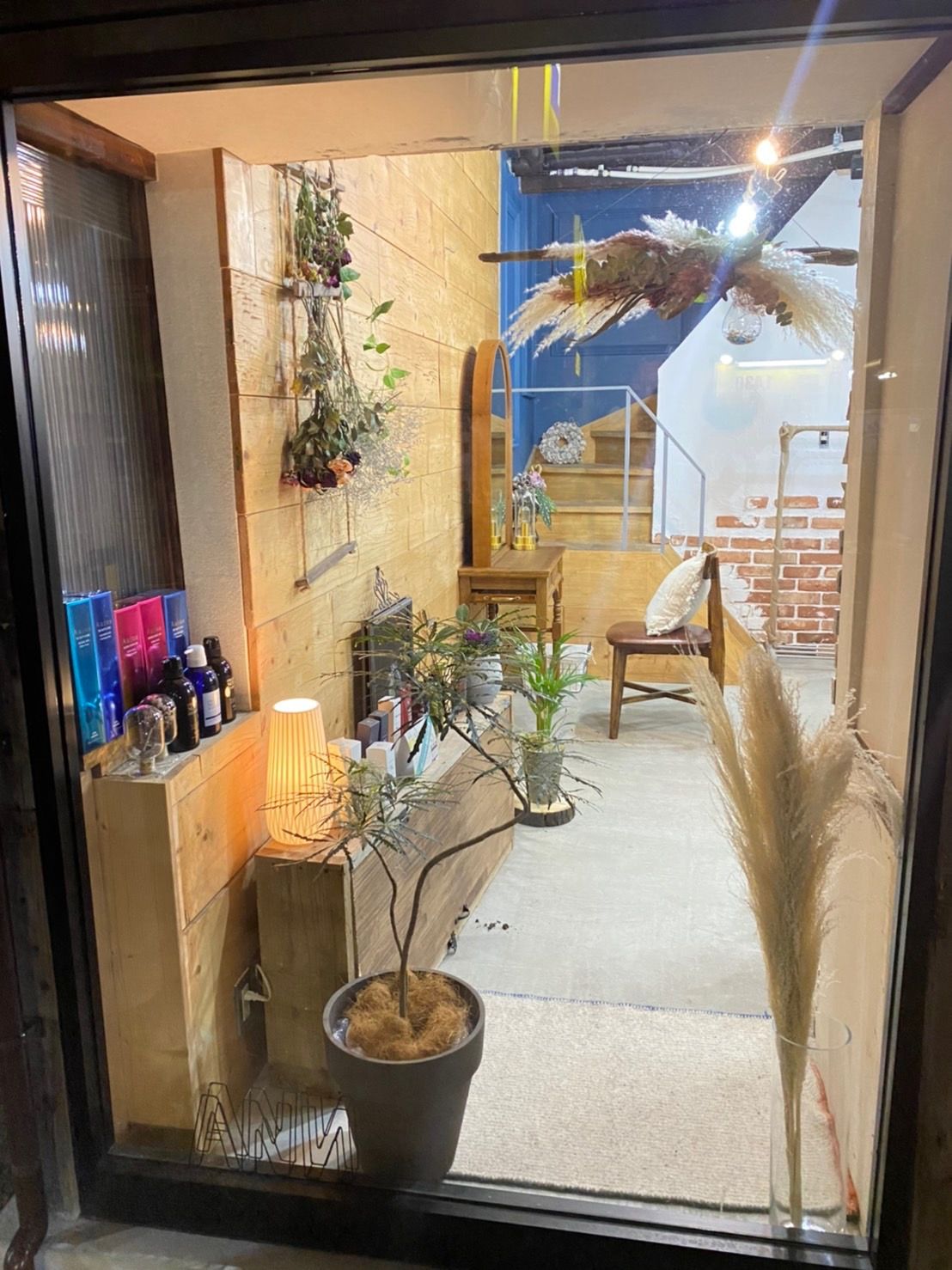 【中崎町】≪公休で日祝休みOK≫≪社会保険あり≫先輩たちの面倒見がよいので楽しく働けます！無理のないレッスンでちゃんとスタイリストデビューできますよ。「private salon AMILI（プライベートサロンアミリ）」からアシスタント（美容師）の求人☆★☆