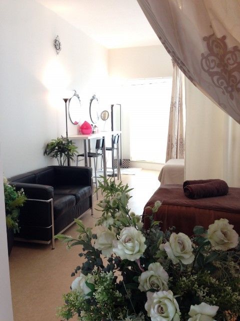 【桜川】≪段階を踏んで学べる≫しっかり基礎から学べる環境!清潔感のある店内に明るい日差しの差し込むオシャレなサロン「La briller(ラブリエ)」からエステティシャンの求人☆☆