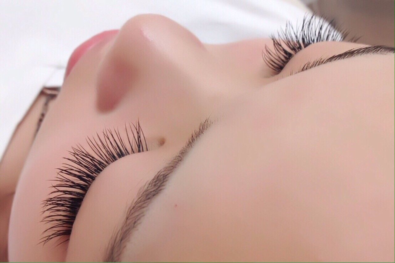 【大橋】≪社会保険完備・月8日休み・実働8時間・研修中もお給与あり・最終受付18:30≫最短2ヶ月でアイリストデビュー！カウンセリングに力を入れお客様との関係を大切にしています！働きやすい環境の隠れ家サロン「eyelashsalonMANA（アイラッシュサロンマナ）」からアイリスト（アイデザイナー・まつ毛エクステ）の求人☆☆