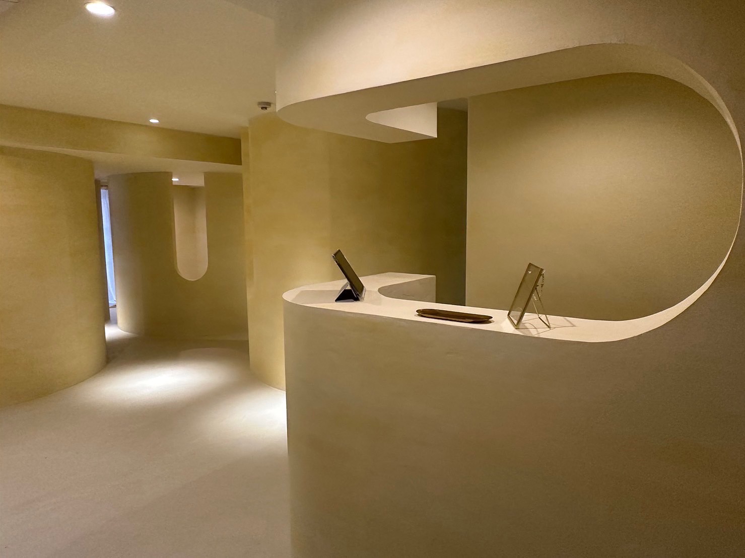 【大橋】≪社会保険完備・月8日休み・実働8時間・研修中もお給与あり・最終受付18:30≫最短2ヶ月でアイリストデビュー！カウンセリングに力を入れお客様との関係を大切にしています！働きやすい環境の隠れ家サロン「eyelashsalonMANA（アイラッシュサロンマナ）」からアイリスト（アイデザイナー・まつ毛エクステ）の求人☆☆