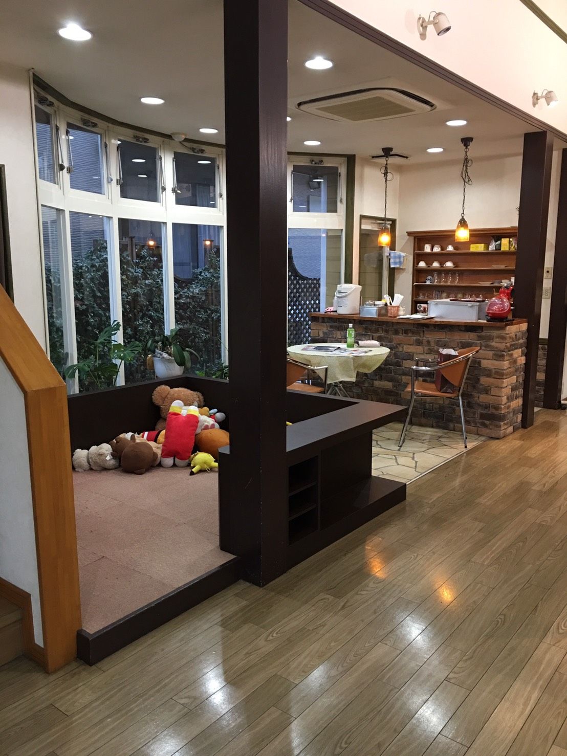 【中間】≪営業時間は18時まで・社会保険加入OK・短時間勤務OK≫お客様から世代を超えて愛される地域密着型サロン「東京堂美容室（トウキョウドウビヨウシツ）」からアシスタント（美容師）の求人☆☆