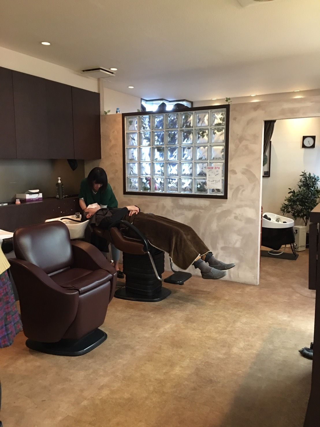 【中間】≪営業時間は18時まで・社会保険加入OK・短時間勤務OK≫お客様から世代を超えて愛される地域密着型サロン「東京堂美容室（トウキョウドウビヨウシツ）」からアシスタント（美容師）の求人☆☆